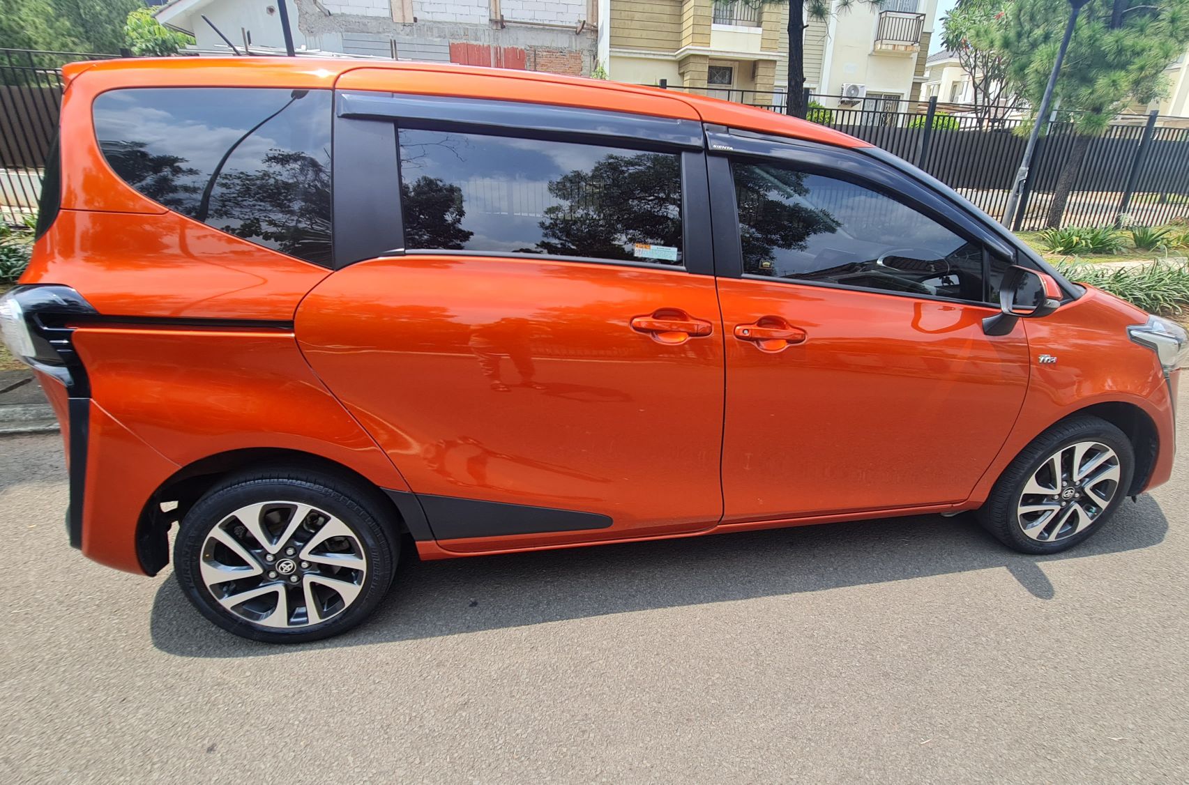 2017 Toyota Sienta 2017 Toyota Sienta