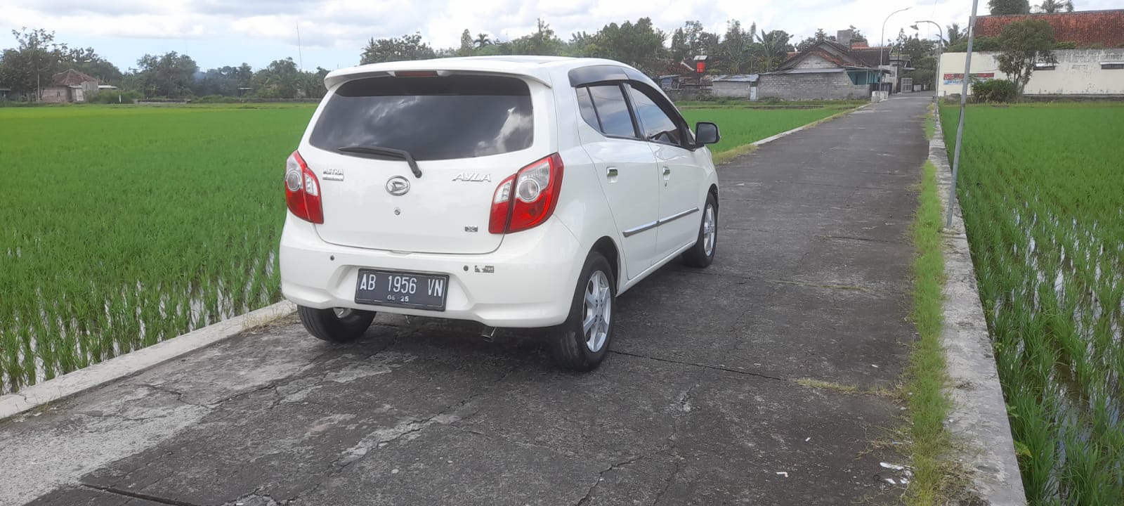2015 Daihatsu Ayla 2015 Daihatsu Ayla