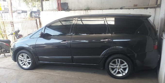 2010 Mitsubishi Grandis  2.4 GT AT 2010 Mitsubishi Grandis  2.4 GT AT