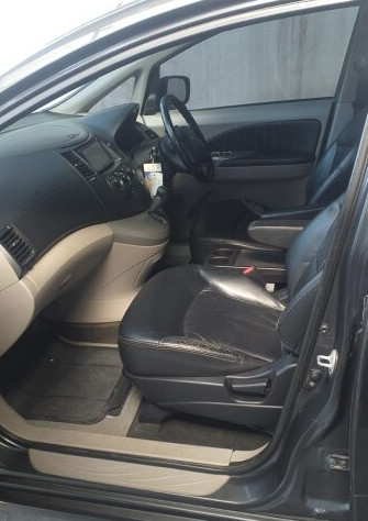 2010 Mitsubishi Grandis  2.4 GT AT 2010 Mitsubishi Grandis  2.4 GT AT