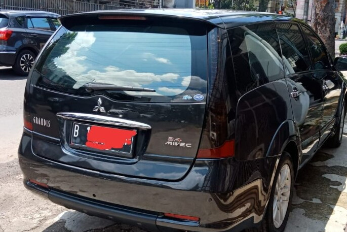 2010 Mitsubishi Grandis  2.4 GT AT 2010 Mitsubishi Grandis  2.4 GT AT