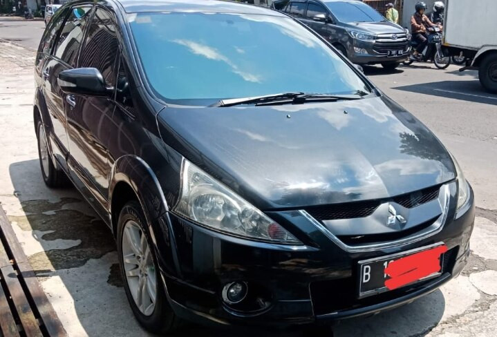 2010 Mitsubishi Grandis  2.4 GT AT 2010 Mitsubishi Grandis  2.4 GT AT