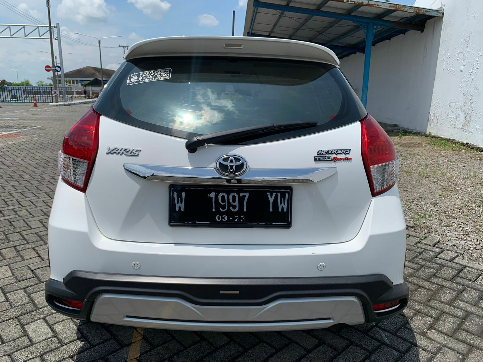 2017 Toyota Yaris Heykers 2017 Toyota Yaris Heykers