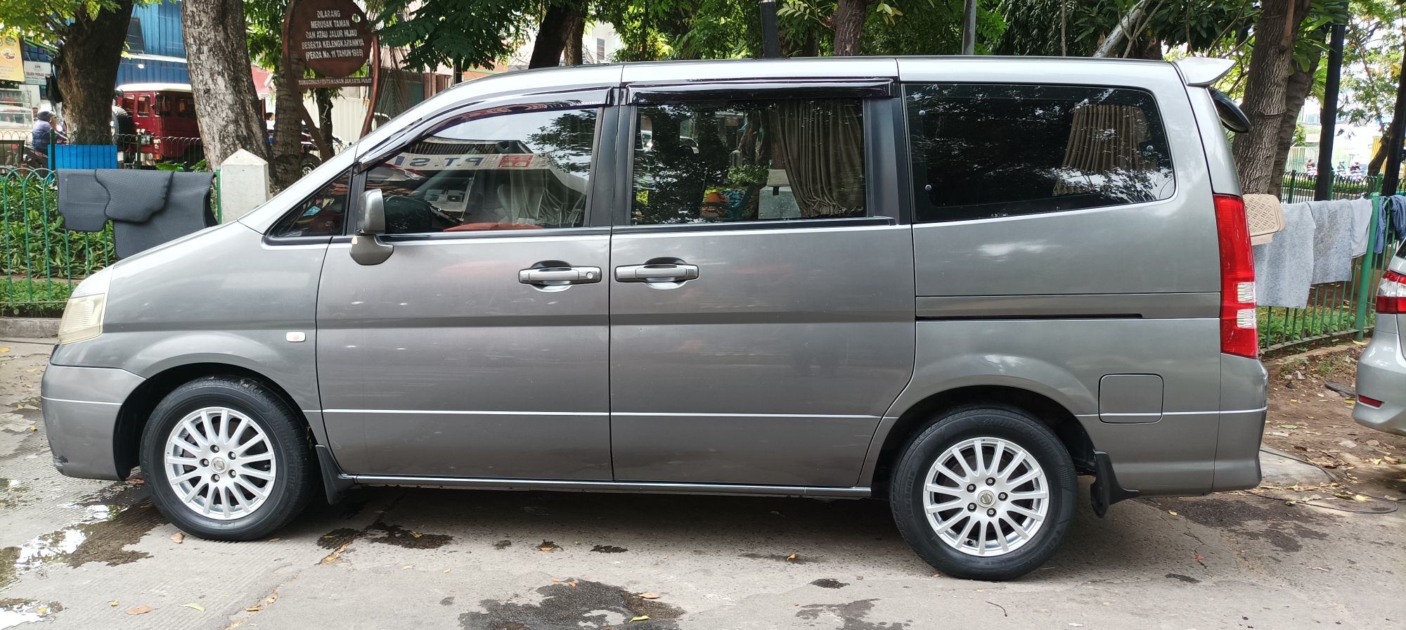 2012 Nissan Serena 2012 Nissan Serena