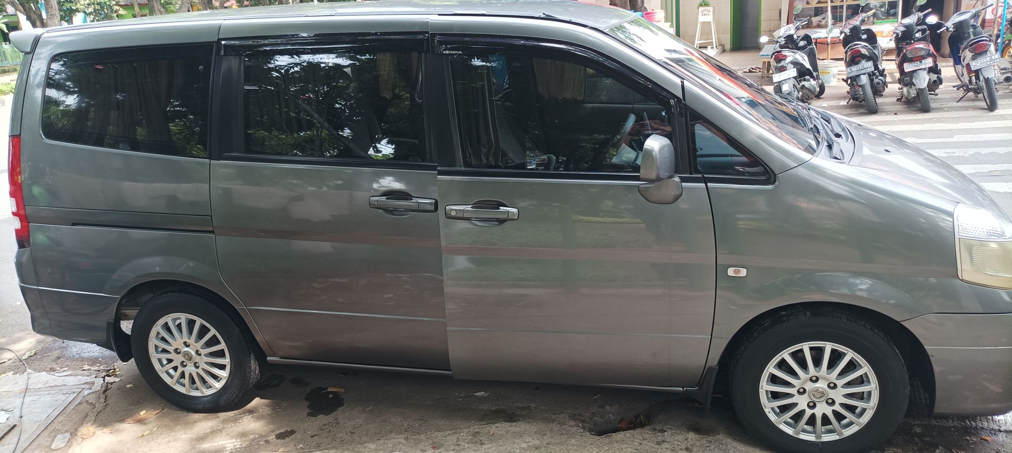 2012 Nissan Serena 2012 Nissan Serena