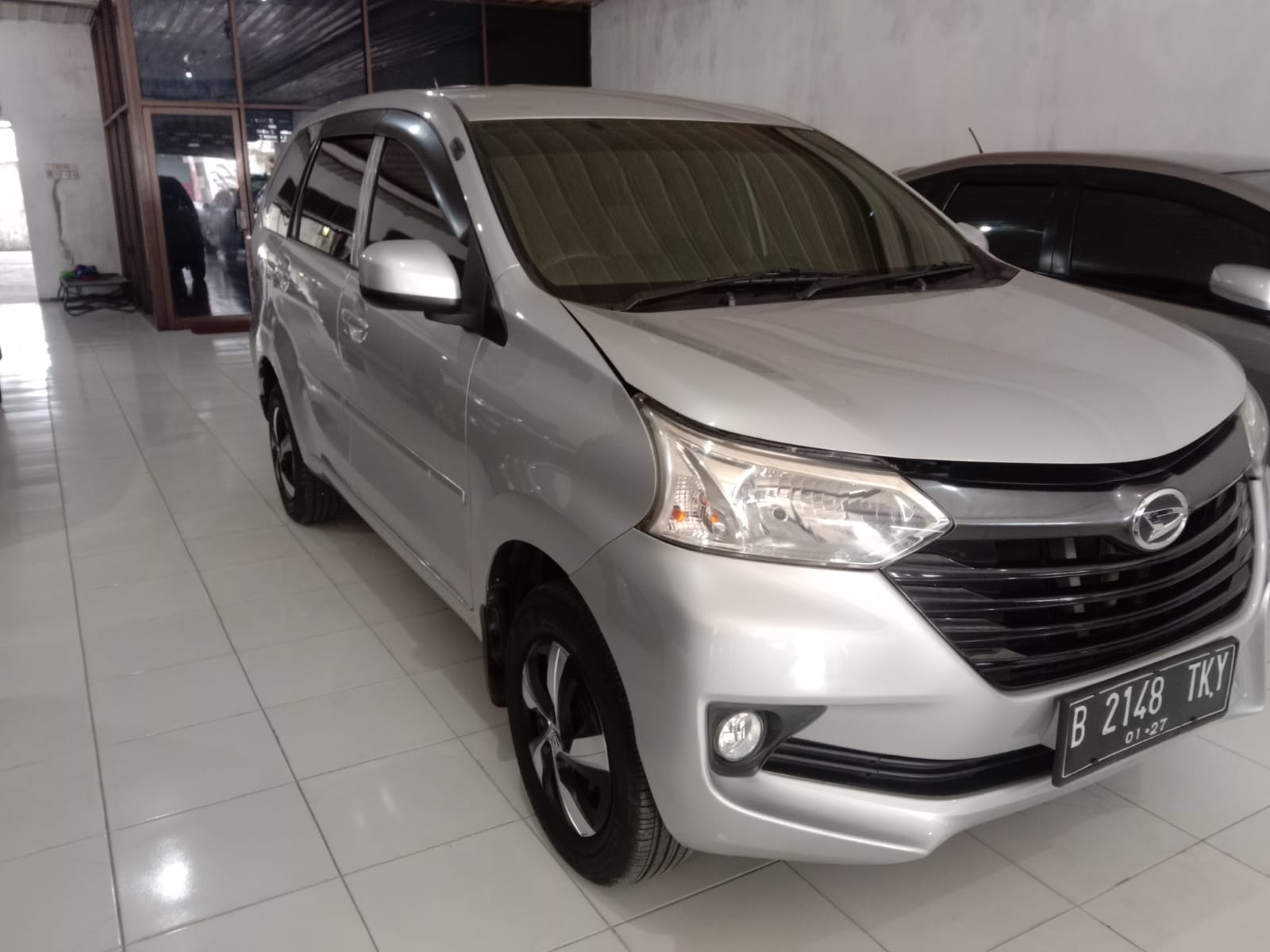Second Hand 2016 Daihatsu Grand Xenia Second Hand 2016 Daihatsu Grand Xenia