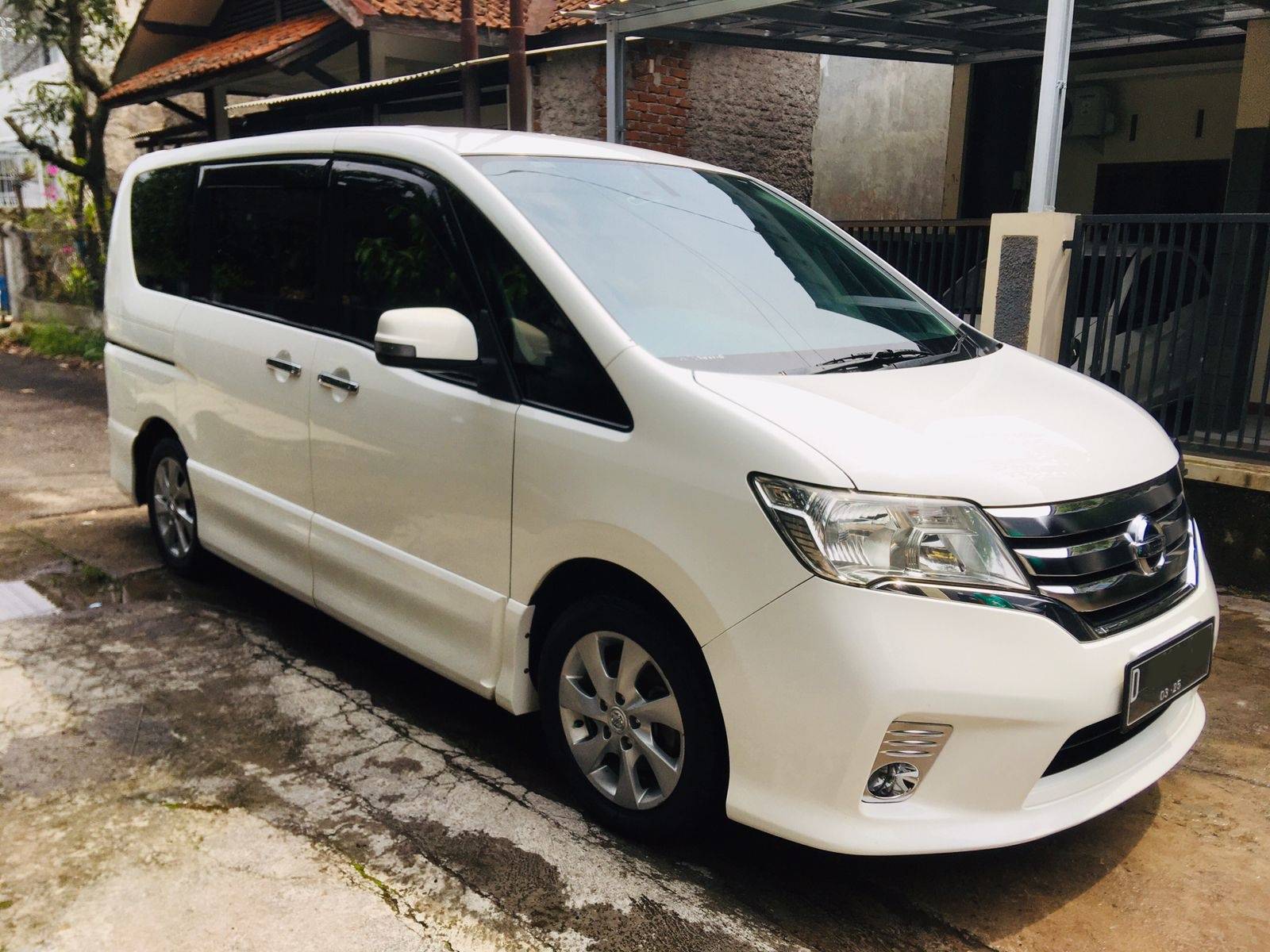 2014 Nissan Serena 2014 Nissan Serena