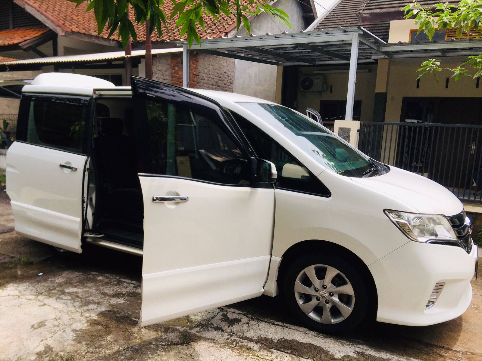 2014 Nissan Serena 2014 Nissan Serena