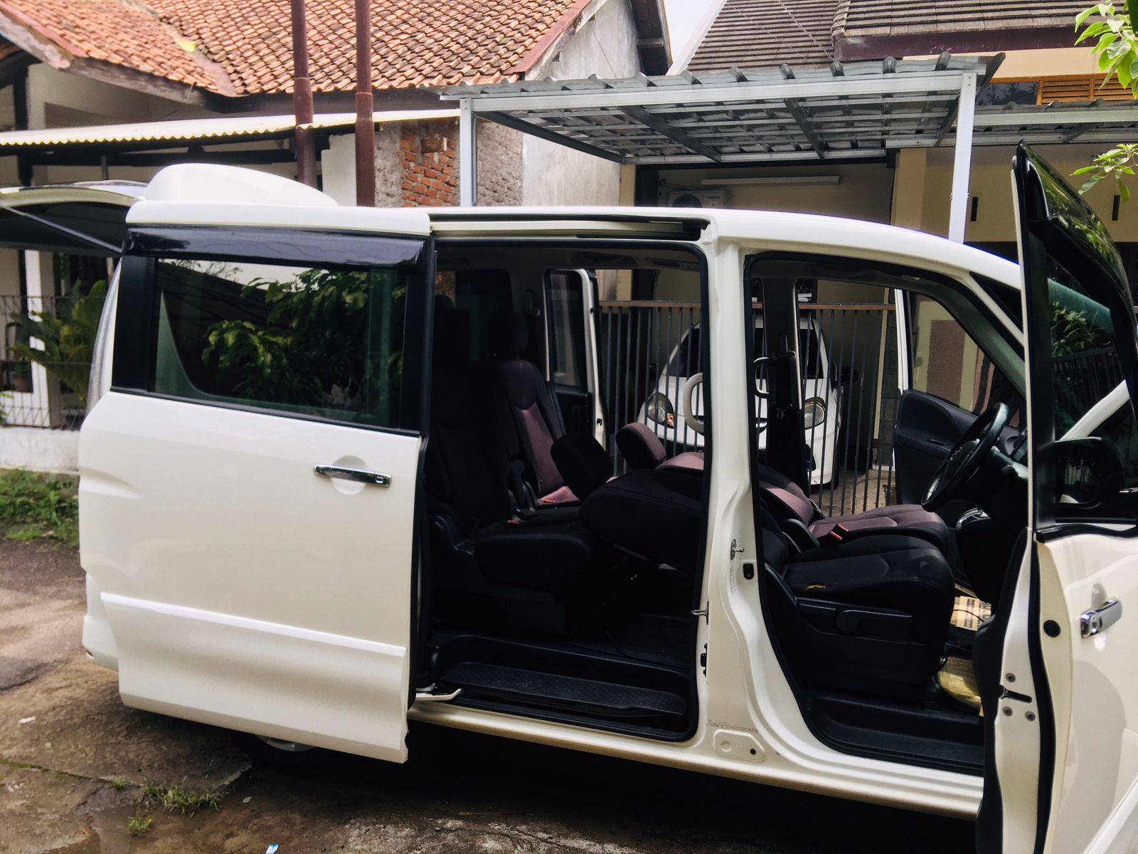 2014 Nissan Serena 2014 Nissan Serena