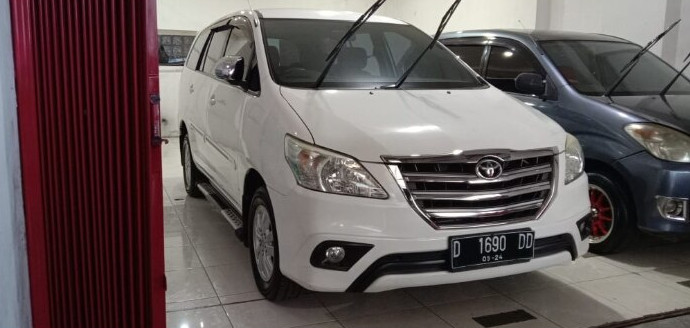 2014 Toyota Kijang Innova G LUXURY AT BENSIN 2014 Toyota Kijang Innova G LUXURY AT BENSIN