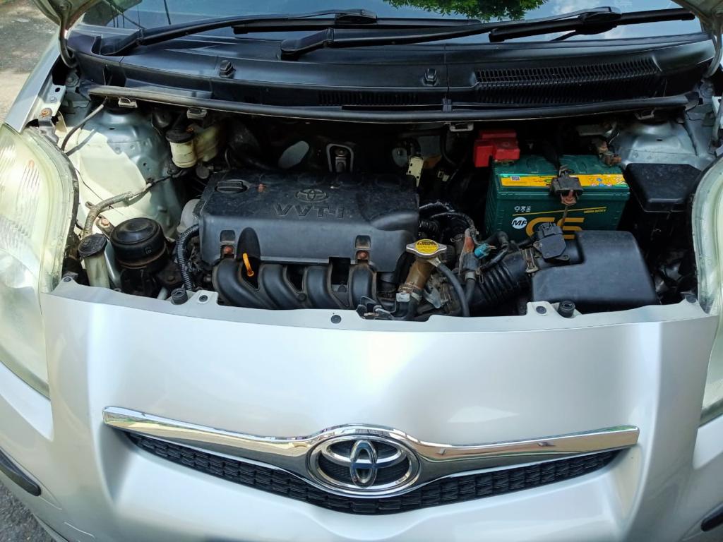 2011 Toyota Yaris  J AT 2011 Toyota Yaris  J AT