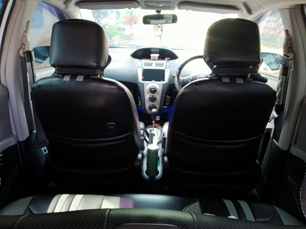 2011 Toyota Yaris  J AT 2011 Toyota Yaris  J AT