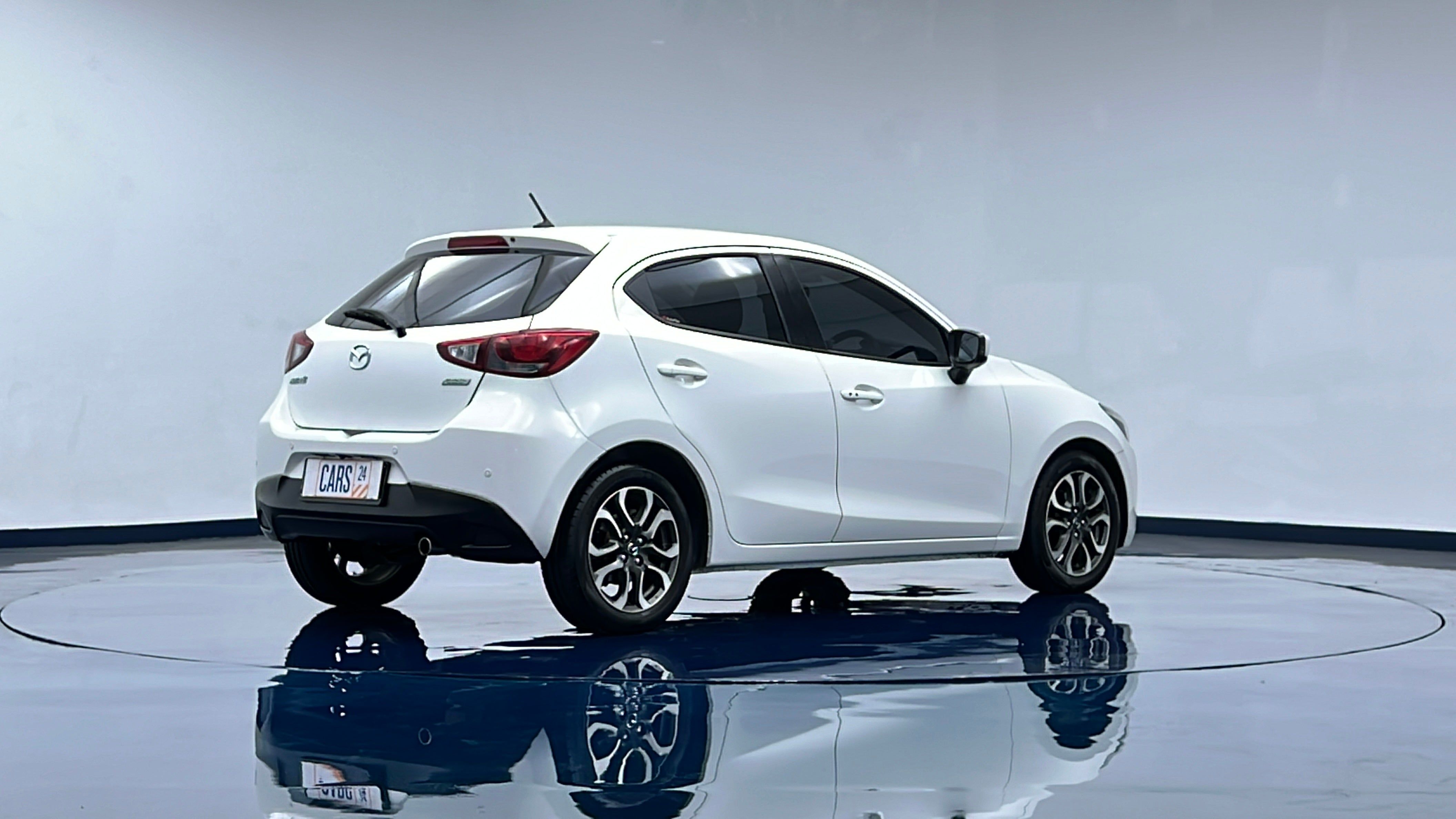 Dijual 2015 Mazda 2  R SKYACTIV AT R SKYACTIV AT Bekas