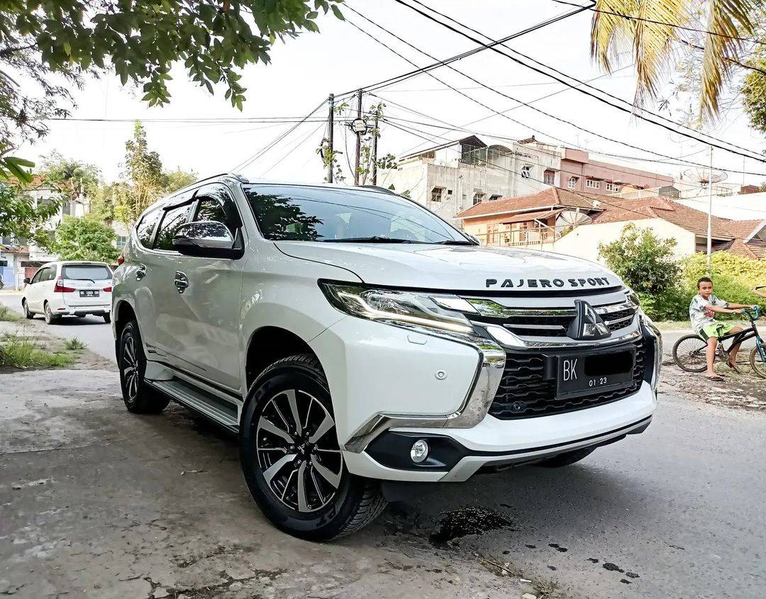 2017 Mitsubishi Pajero Sport Dakar AT 4x2 2017 Mitsubishi Pajero Sport Dakar AT 4x2
