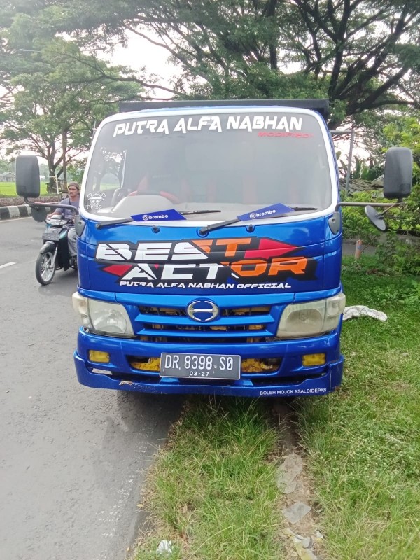 2012 Mitsubishi L300  2.5L Pick Up Box MT