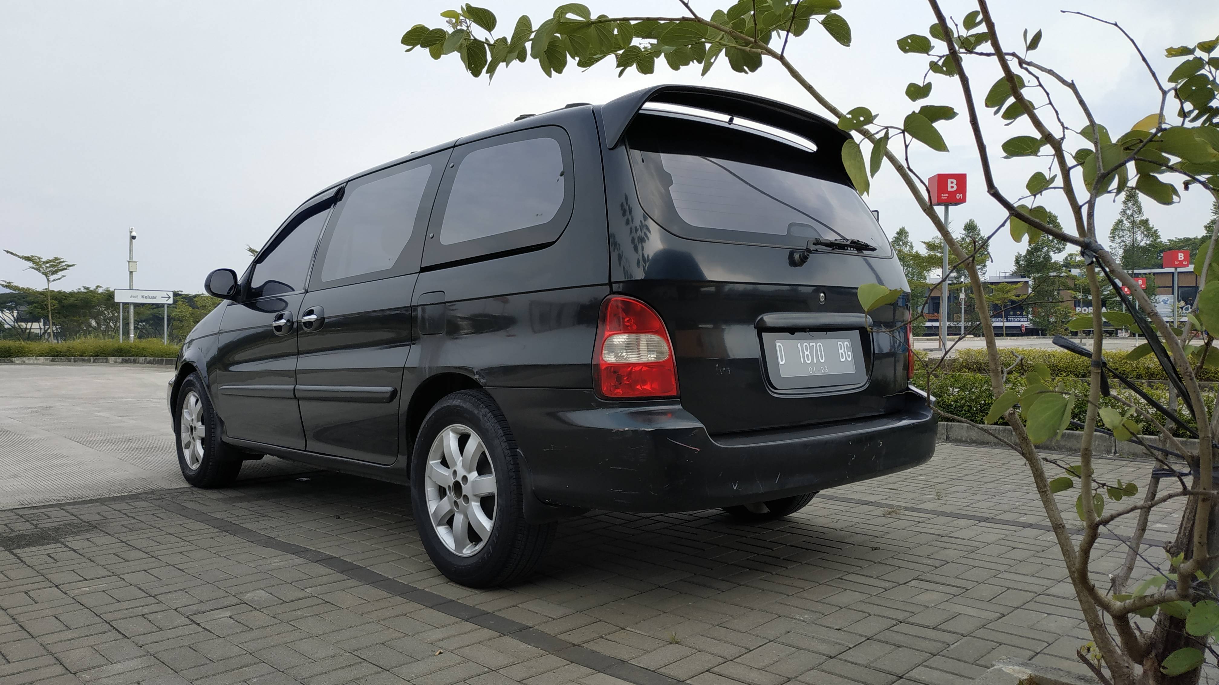 2000 Kia Carnival Turbo Sunroof 8 Seat 2.9L AT Turbo Sunroof 8 Seat 2.9L AT tua