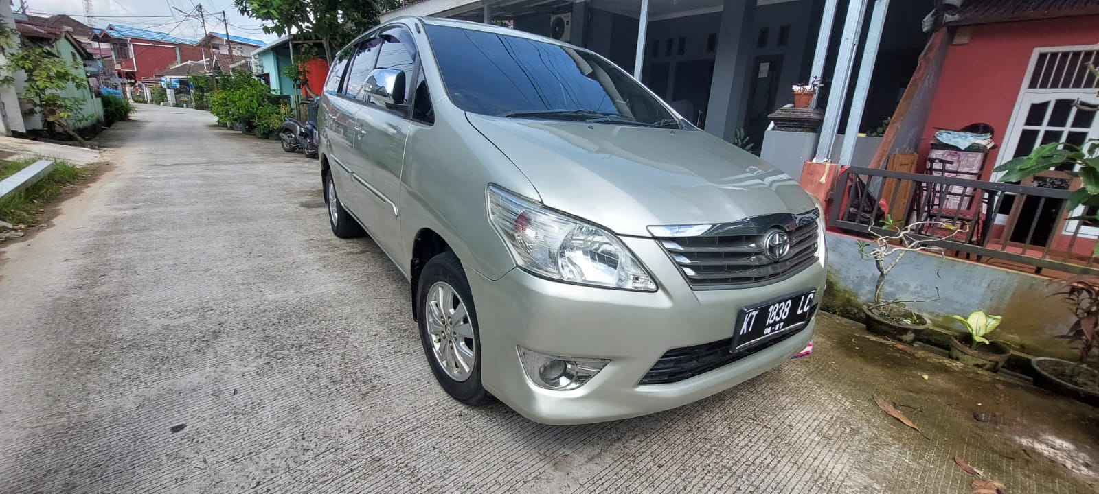 2012 Toyota Innova 2012 Toyota Innova