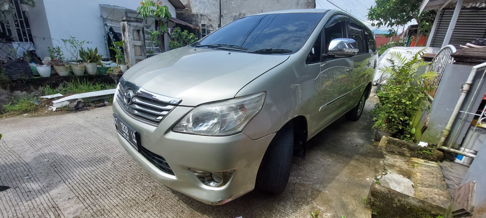 2012 Toyota Innova 2012 Toyota Innova