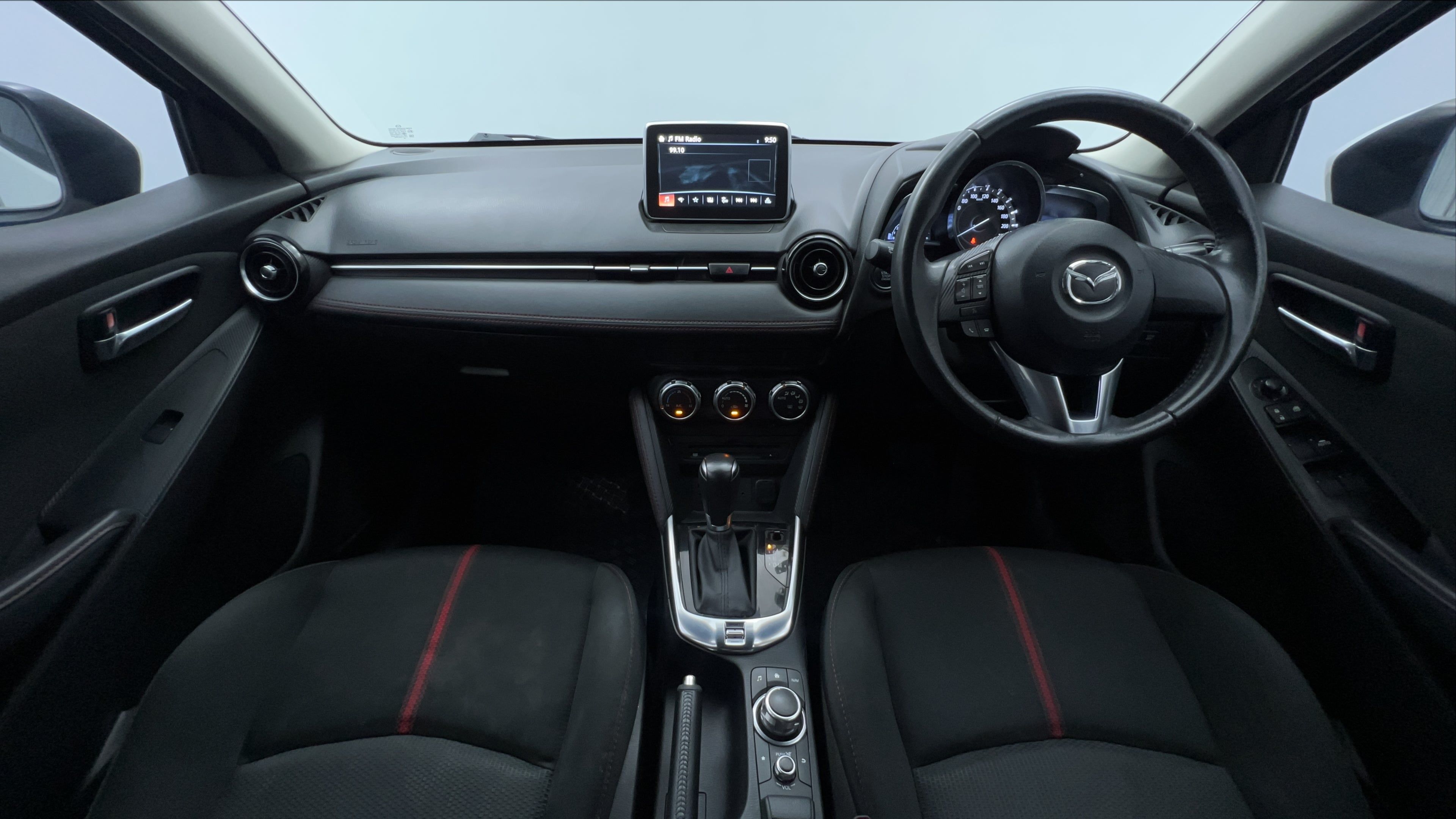 Dijual 2015 Mazda 2  SKYACTIVE R A/T SKYACTIVE R A/T Bekas