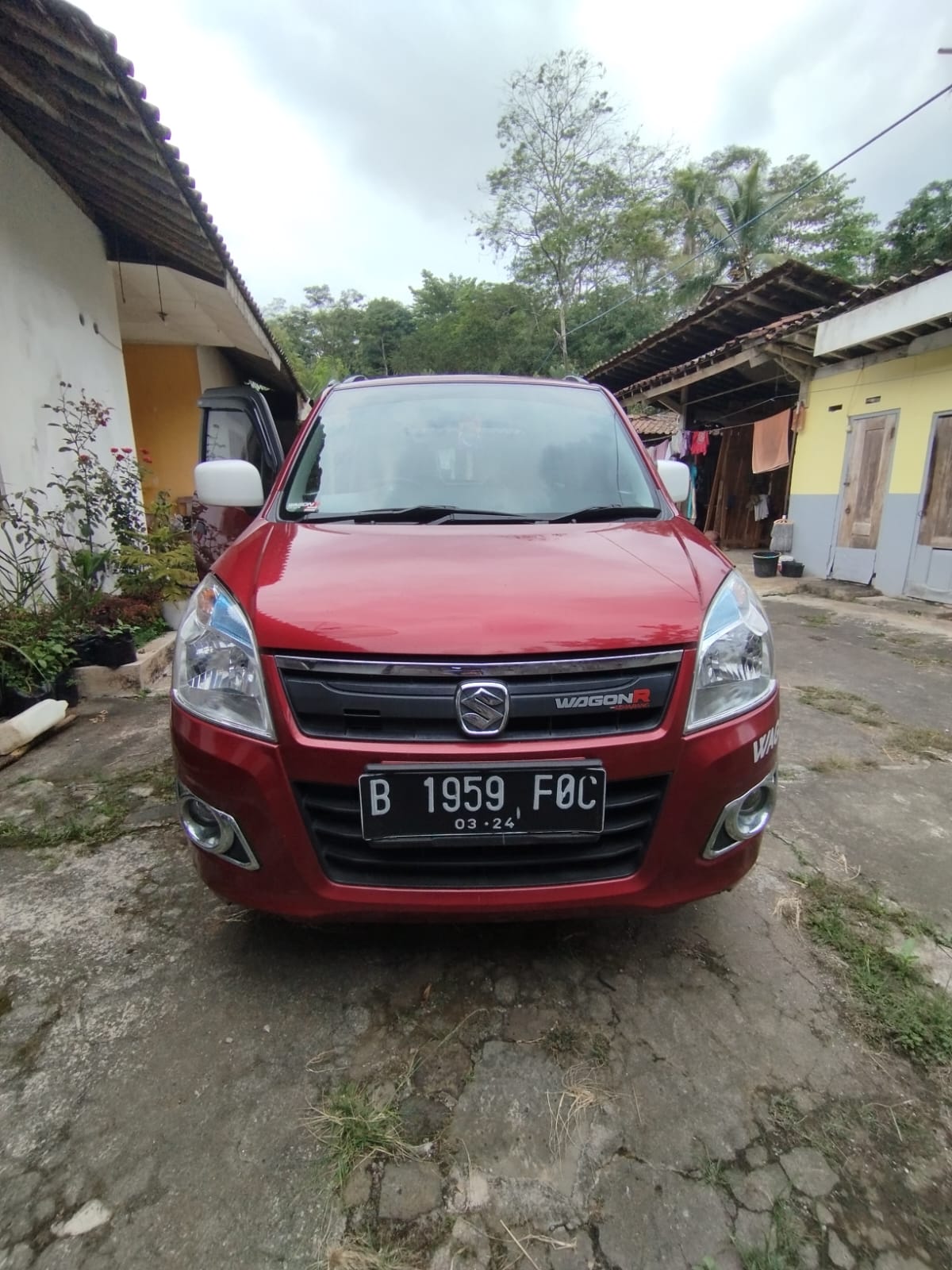 Second Hand 2014 Suzuki Karimun Wagon R Second Hand 2014 Suzuki Karimun Wagon R