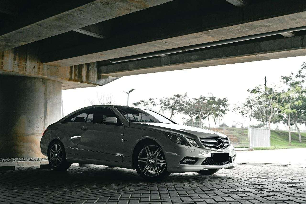 2011 Mercedes Benz E-Class  E 250 AT CBU COUPE 2011 Mercedes Benz E-Class  E 250 AT CBU COUPE