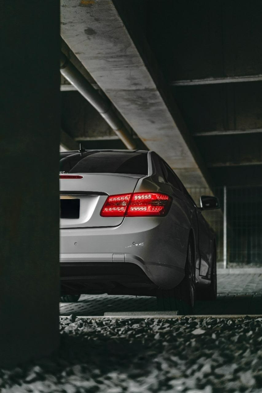 2011 Mercedes Benz E-Class  E 250 AT CBU COUPE 2011 Mercedes Benz E-Class  E 250 AT CBU COUPE