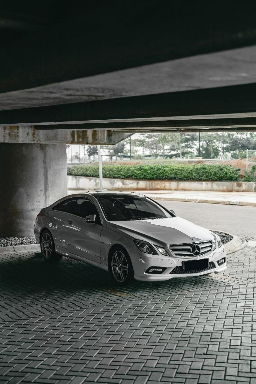 2011 Mercedes Benz E-Class  E 250 AT CBU COUPE 2011 Mercedes Benz E-Class  E 250 AT CBU COUPE