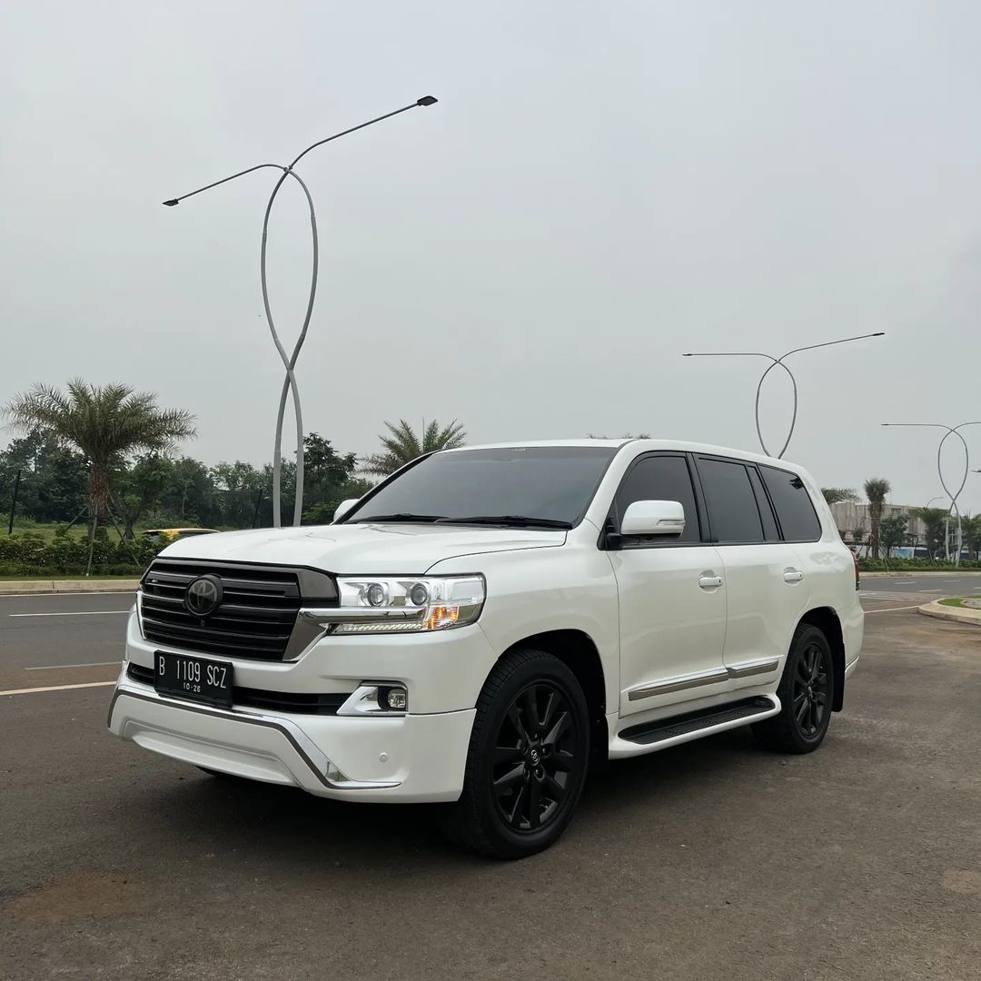 Second Hand 2012 Toyota Land Cruiser  4.5 VX R 4X4 BENSIN A/T Second Hand 2012 Toyota Land Cruiser  4.5 VX R 4X4 BENSIN A/T