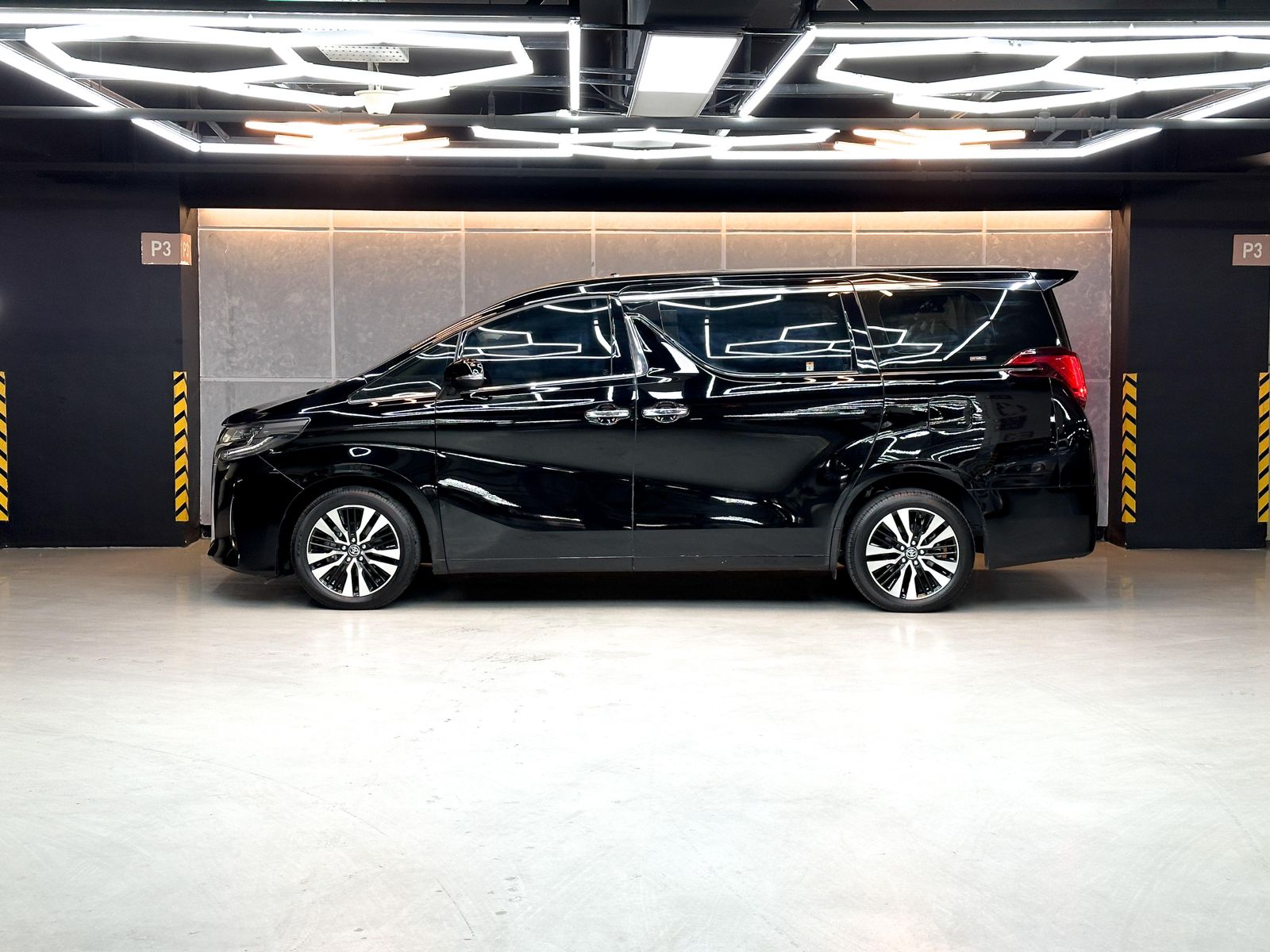 2022 Toyota Alphard  2.5 G A/T 2022 Toyota Alphard  2.5 G A/T