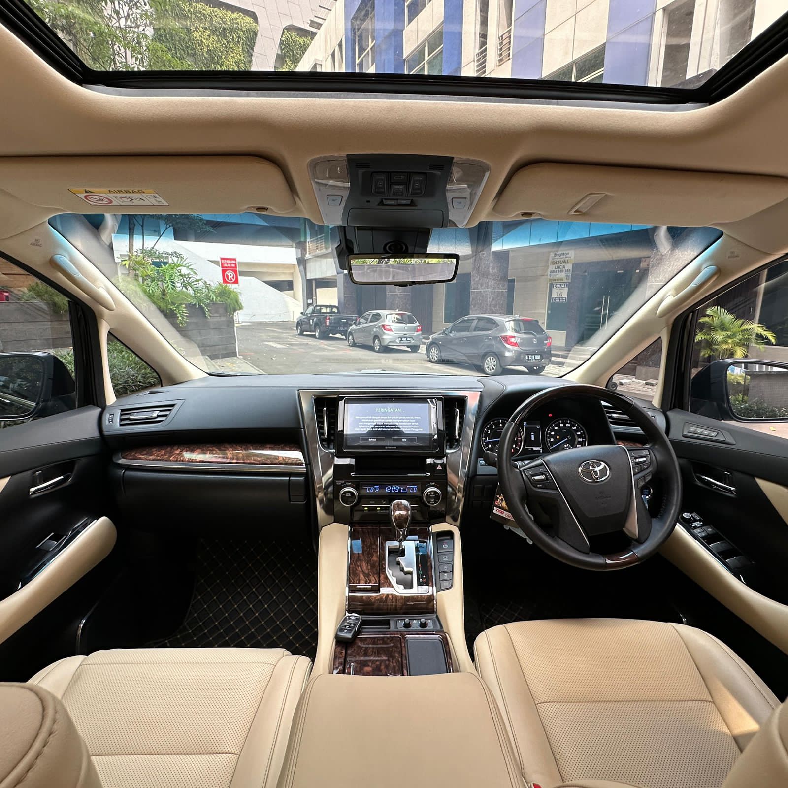 2022 Toyota Alphard  2.5 G A/T 2022 Toyota Alphard  2.5 G A/T