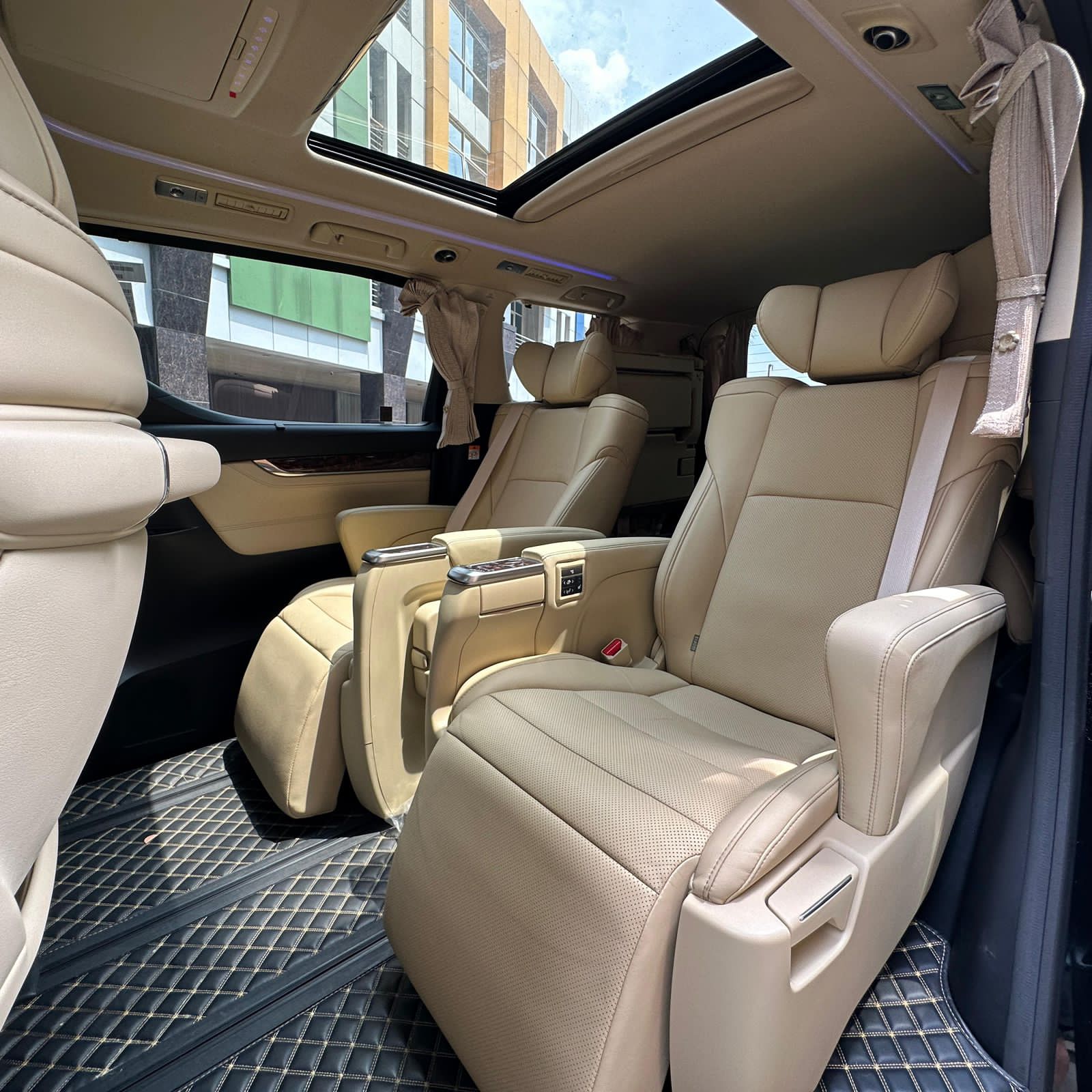 2022 Toyota Alphard  2.5 G A/T 2022 Toyota Alphard  2.5 G A/T