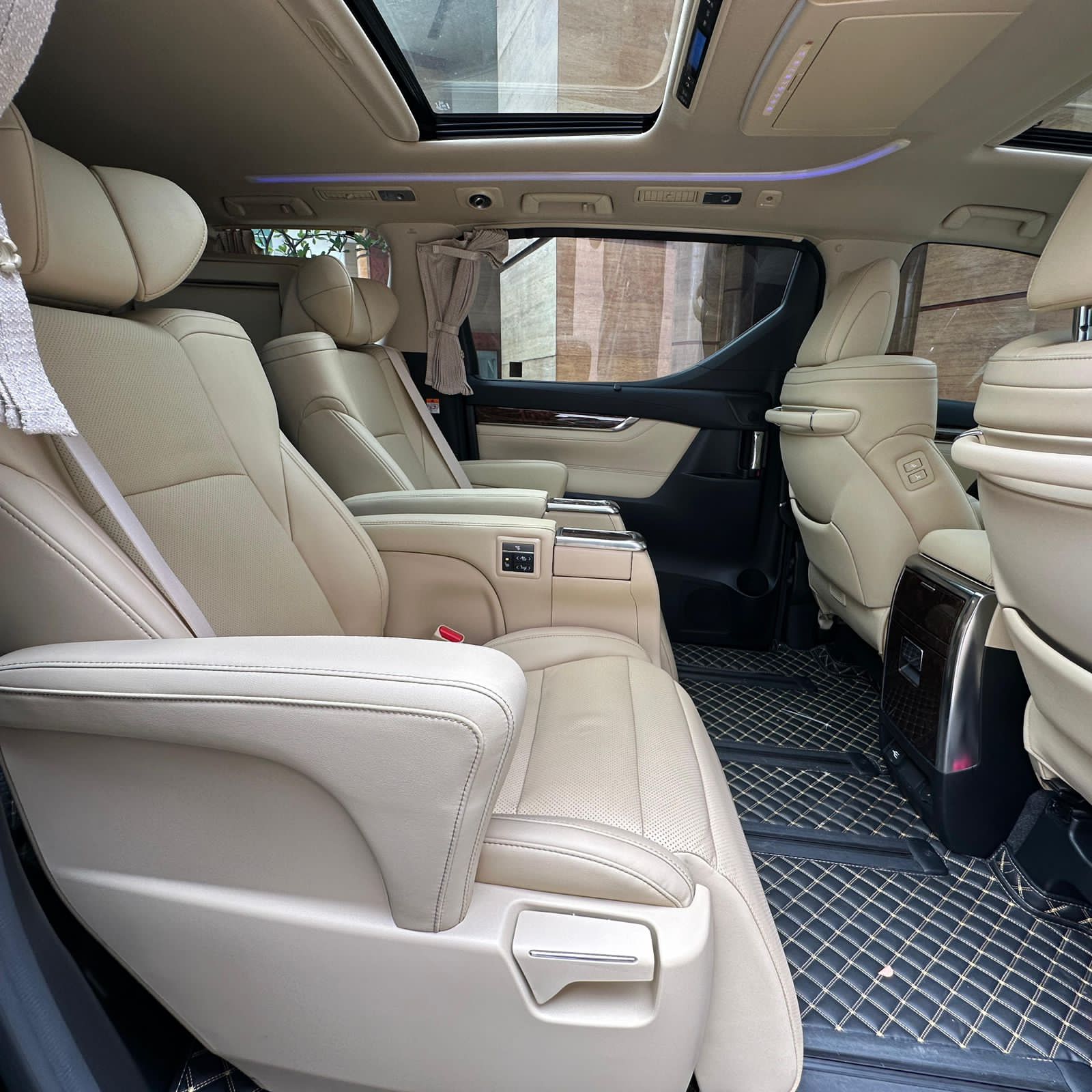 2022 Toyota Alphard  2.5 G A/T 2022 Toyota Alphard  2.5 G A/T