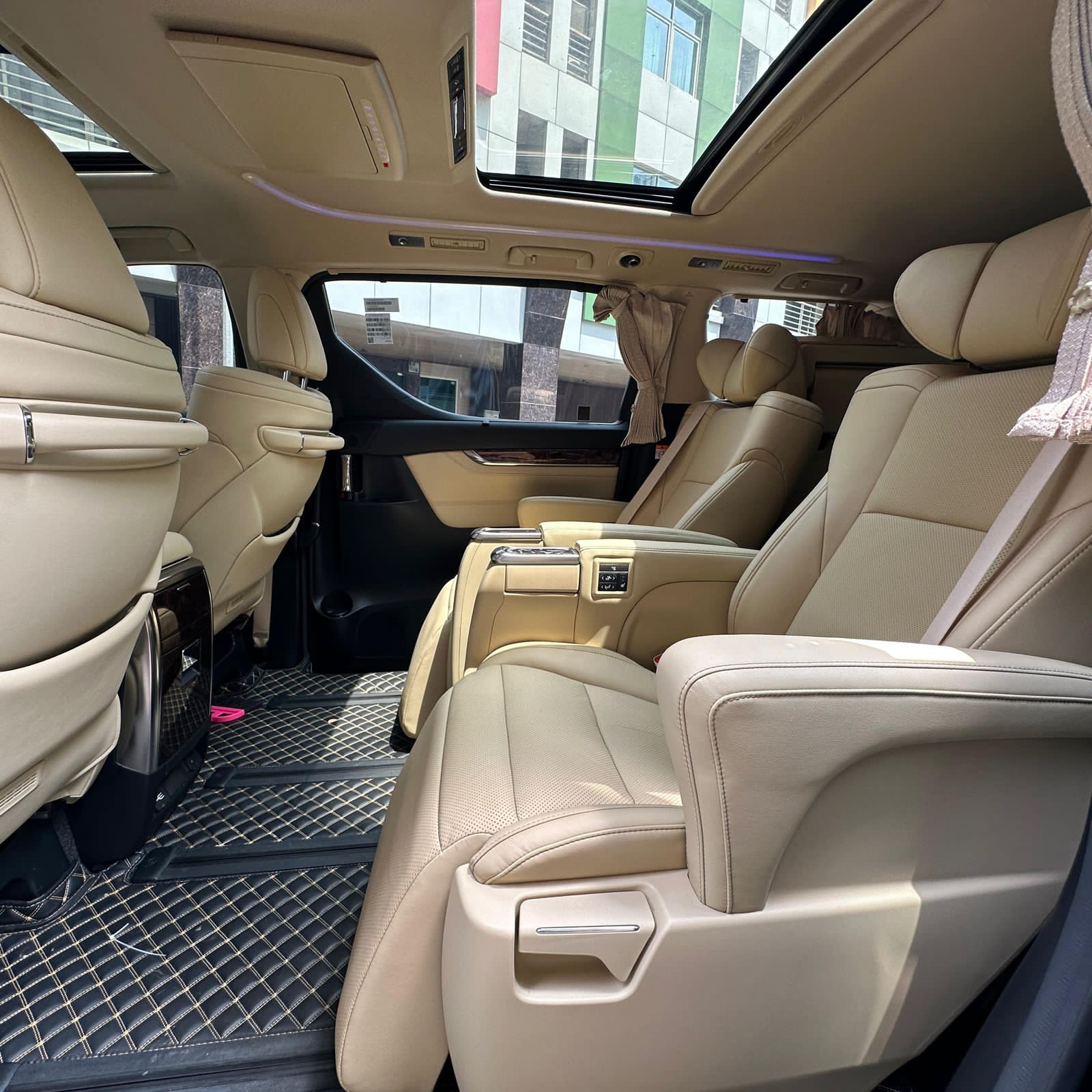 2022 Toyota Alphard  2.5 G A/T 2022 Toyota Alphard  2.5 G A/T