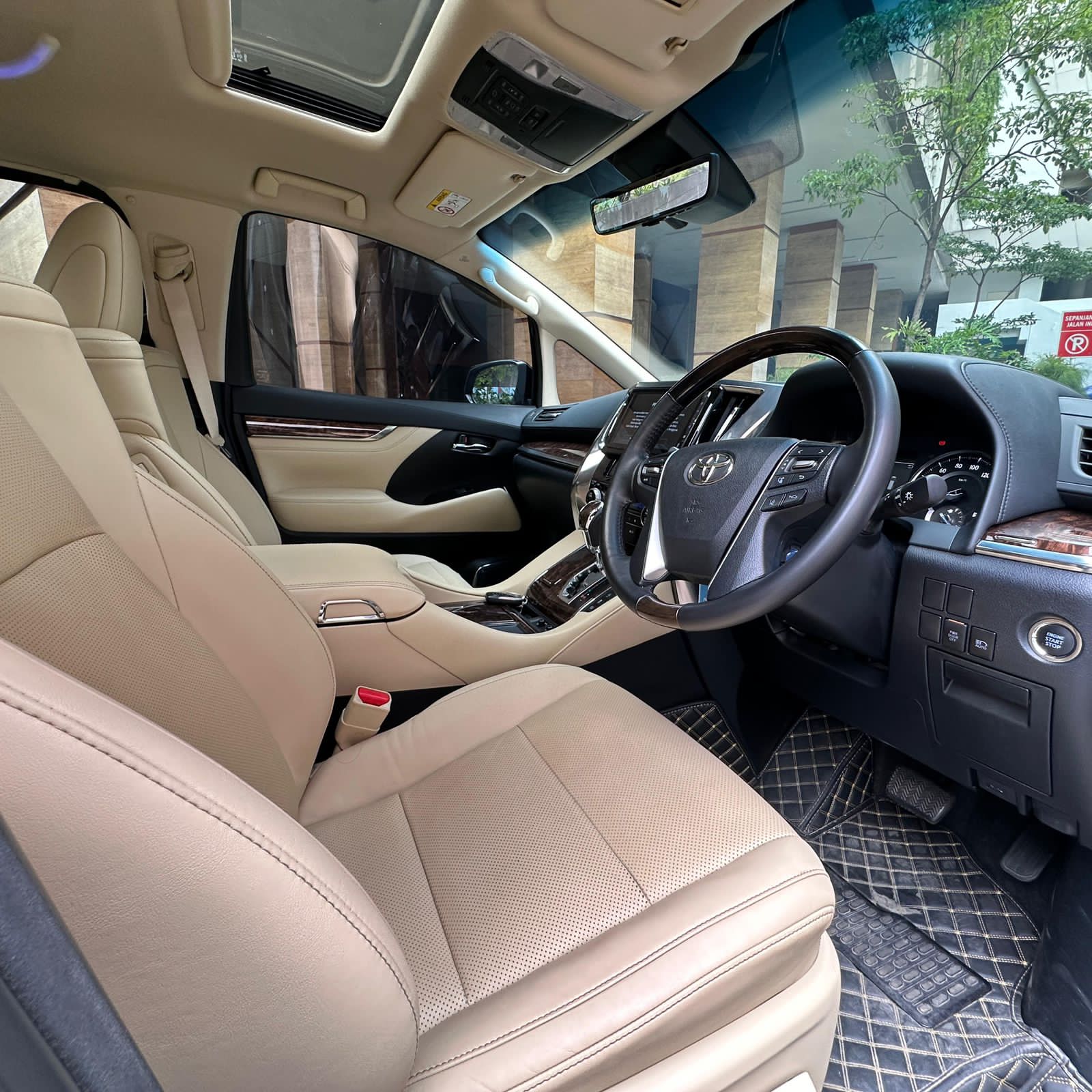 2022 Toyota Alphard  2.5 G A/T 2022 Toyota Alphard  2.5 G A/T