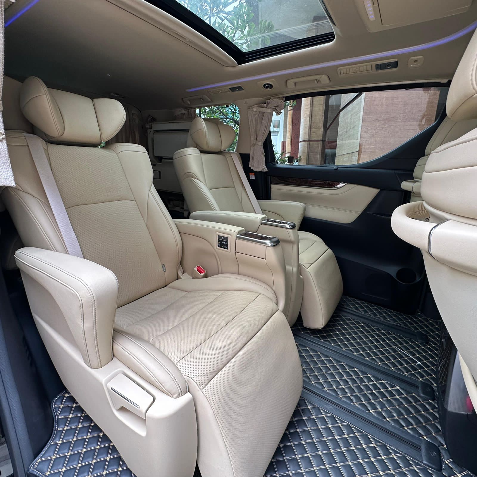 2022 Toyota Alphard  2.5 G A/T 2022 Toyota Alphard  2.5 G A/T