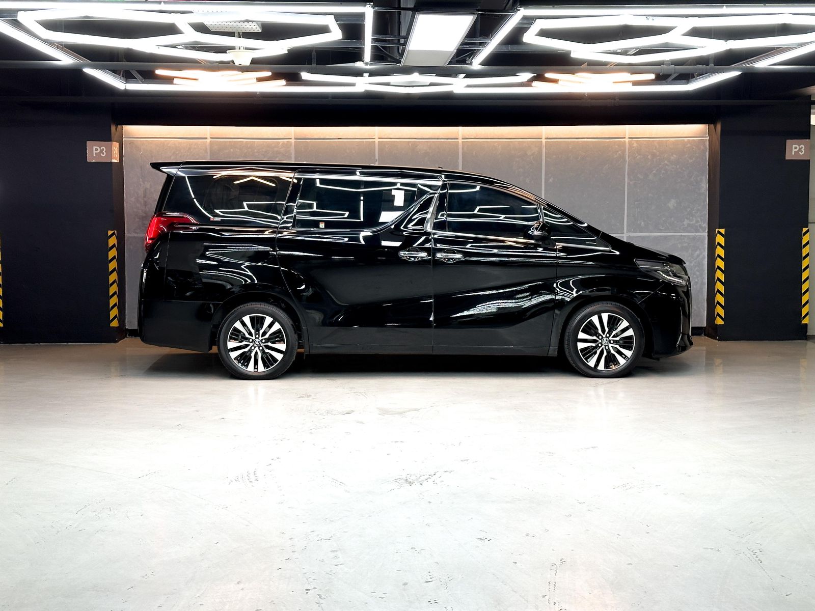 2022 Toyota Alphard  2.5 G A/T 2022 Toyota Alphard  2.5 G A/T