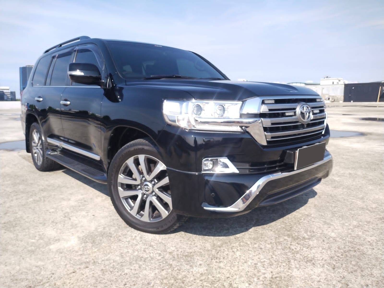 Second Hand 2016 Toyota Land Cruiser VX-R Second Hand 2016 Toyota Land Cruiser VX-R