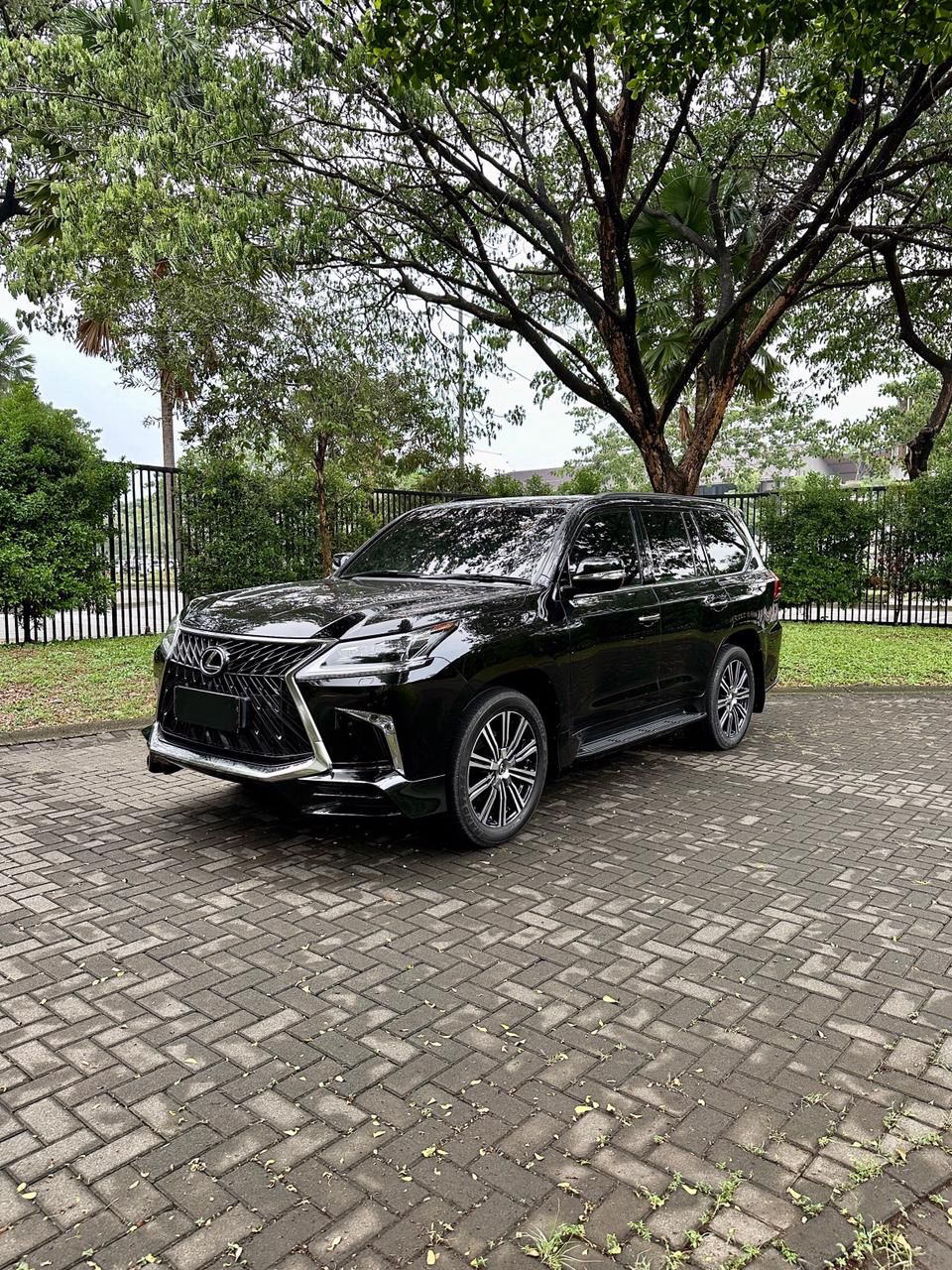 2019 Lexus LX 570 5.7 AT Bekas 2019 Lexus LX 570 5.7 AT Bekas