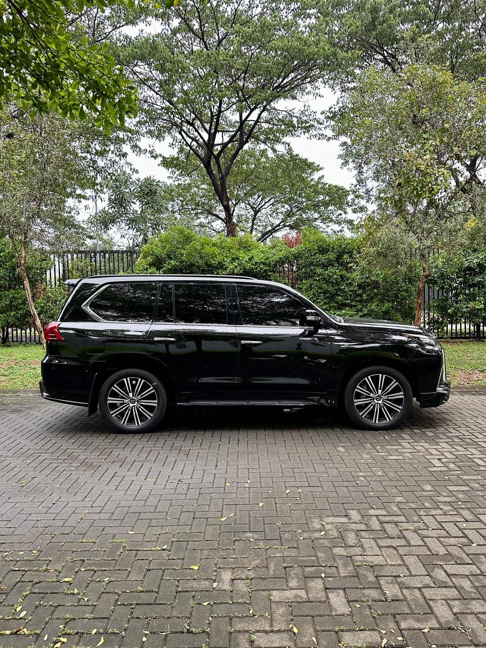 2019 Lexus LX 570 5.7 AT 2019 Lexus LX 570 5.7 AT
