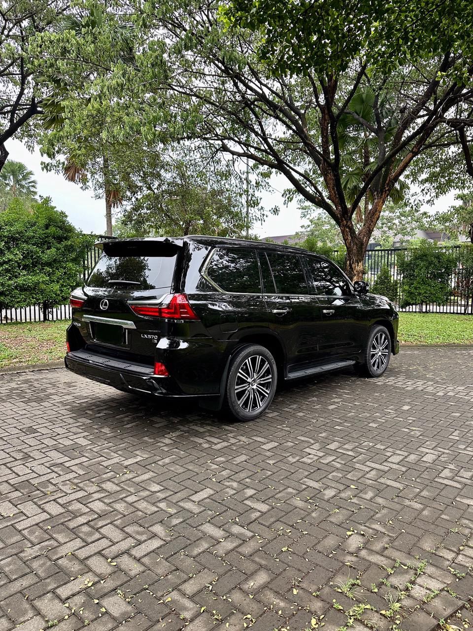 2019 Lexus LX 570 5.7 AT 2019 Lexus LX 570 5.7 AT