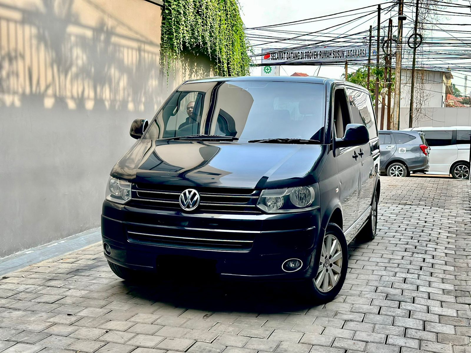 2010 Volkswagen Caravelle 2.0L TDI 2010 Volkswagen Caravelle 2.0L TDI