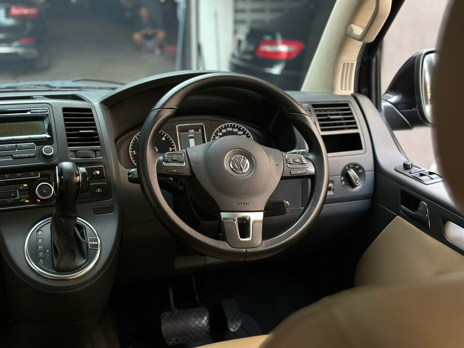 2010 Volkswagen Caravelle 2.0L TDI 2010 Volkswagen Caravelle 2.0L TDI