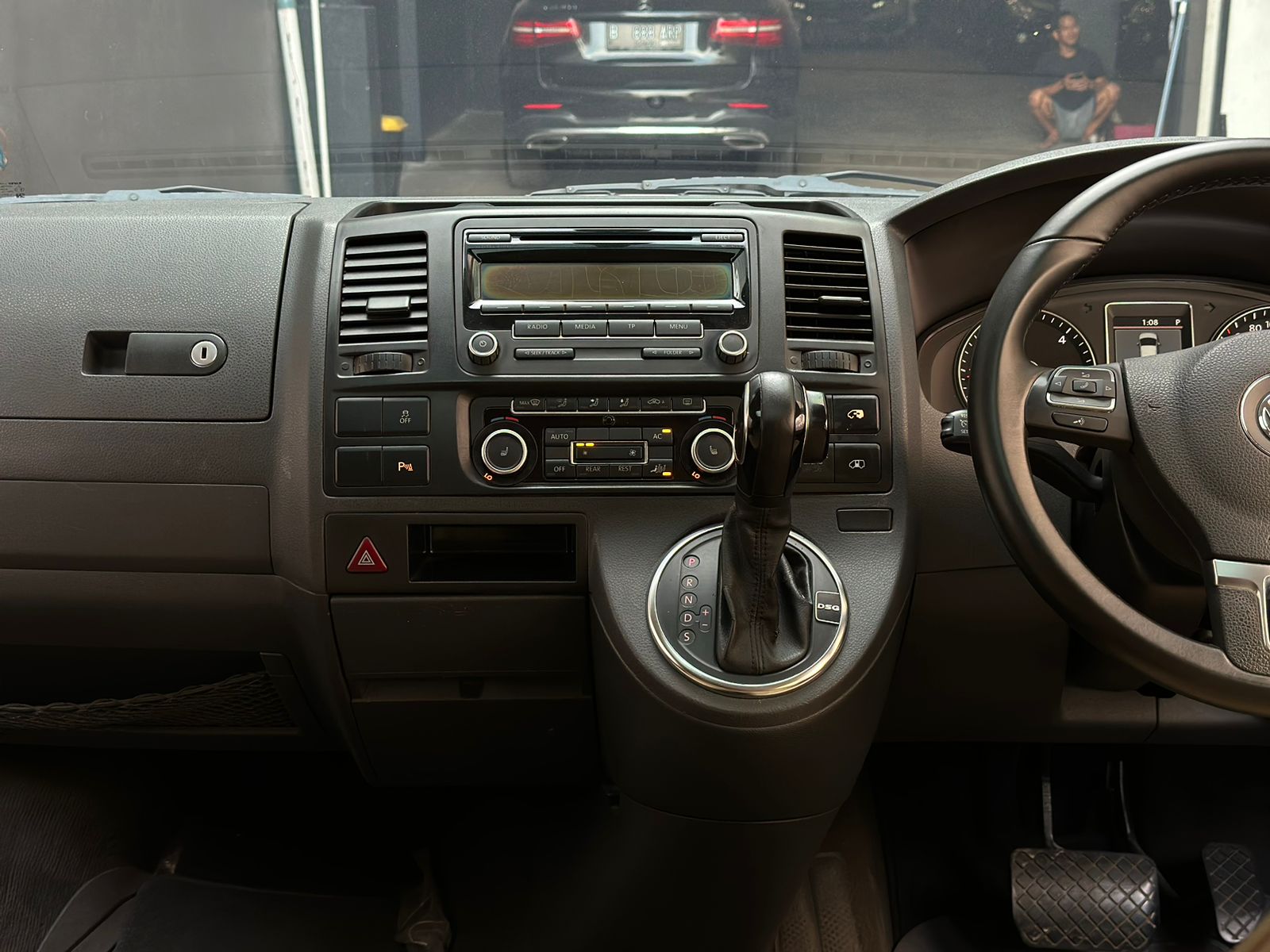 2010 Volkswagen Caravelle 2.0L TDI 2010 Volkswagen Caravelle 2.0L TDI