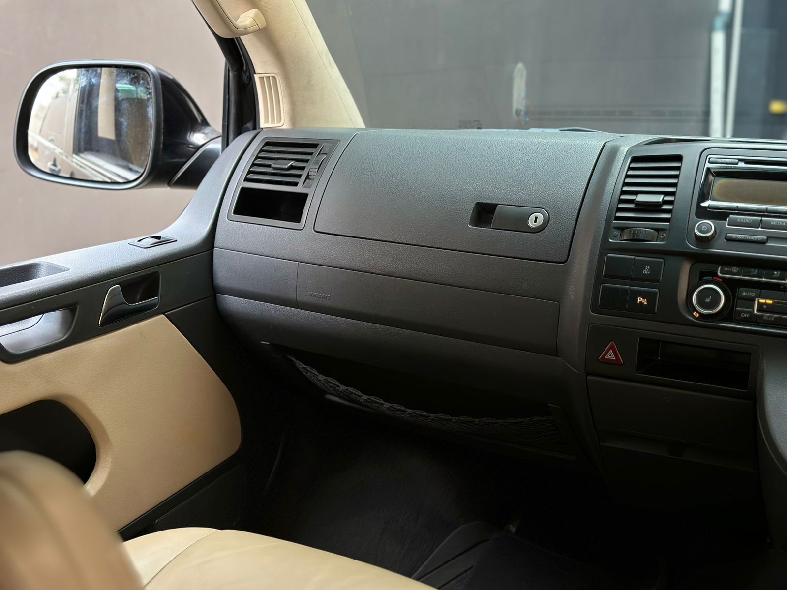 2010 Volkswagen Caravelle 2.0L TDI 2010 Volkswagen Caravelle 2.0L TDI