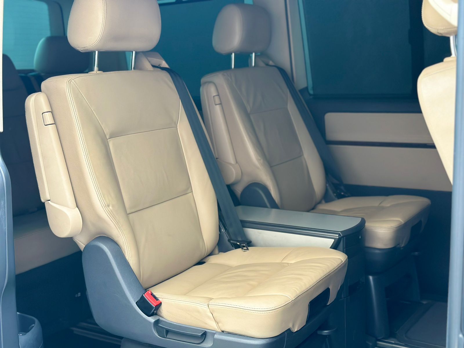 2010 Volkswagen Caravelle 2.0L TDI 2010 Volkswagen Caravelle 2.0L TDI