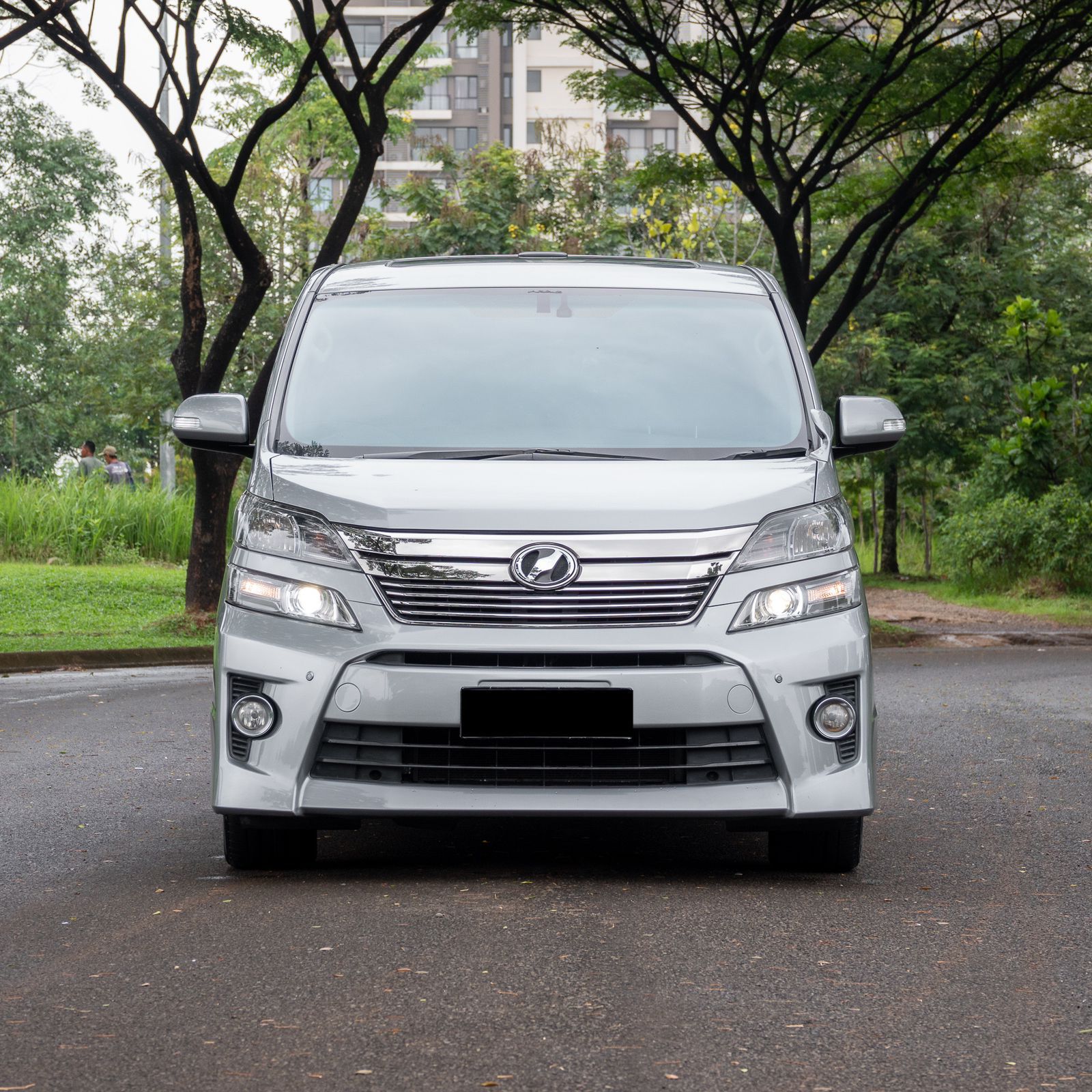 2013 Toyota Vellfire  2.4 ZG AT AUDIOLESS 2013 Toyota Vellfire  2.4 ZG AT AUDIOLESS