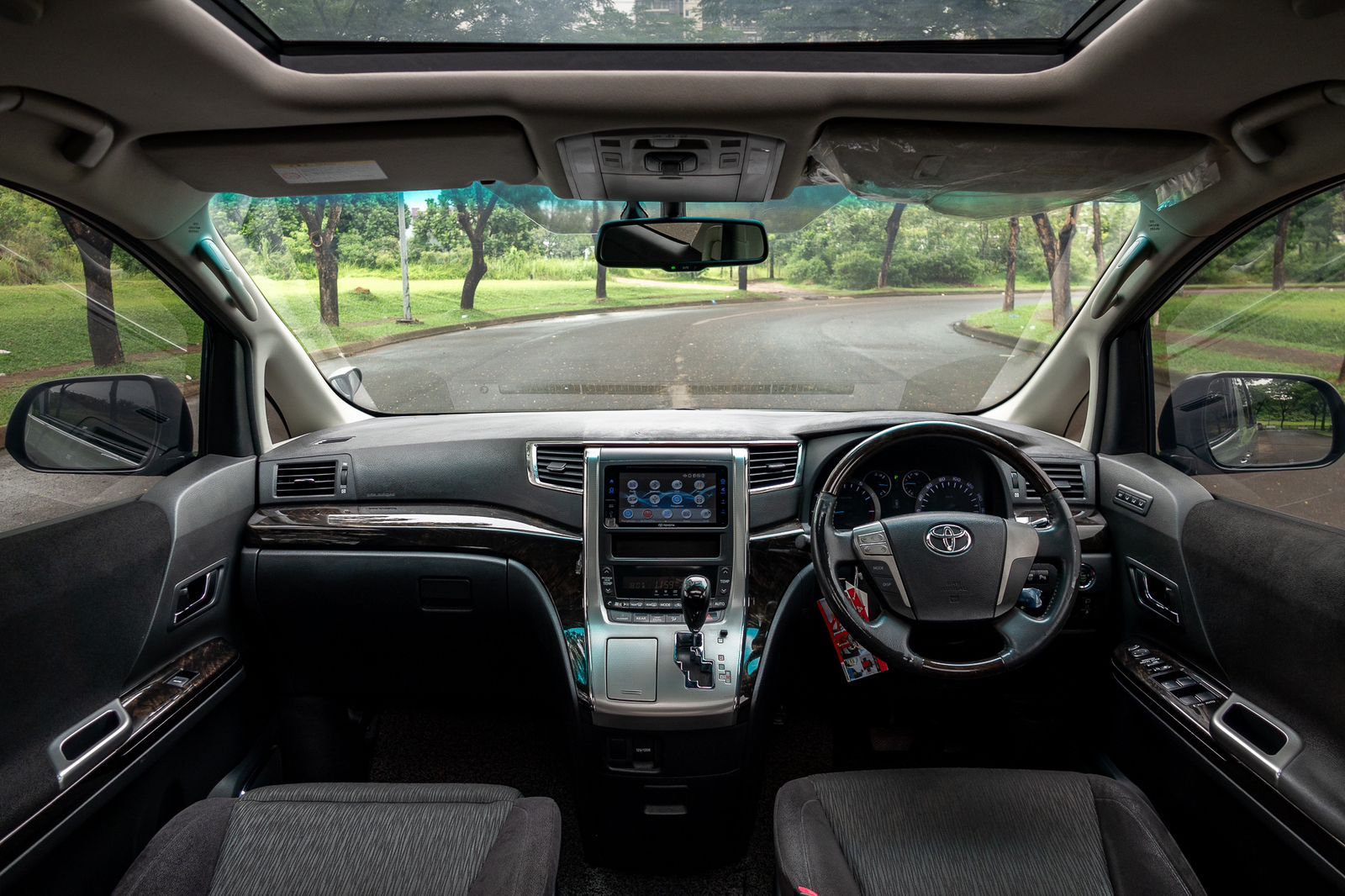 2013 Toyota Vellfire  2.4 ZG AT AUDIOLESS 2013 Toyota Vellfire  2.4 ZG AT AUDIOLESS