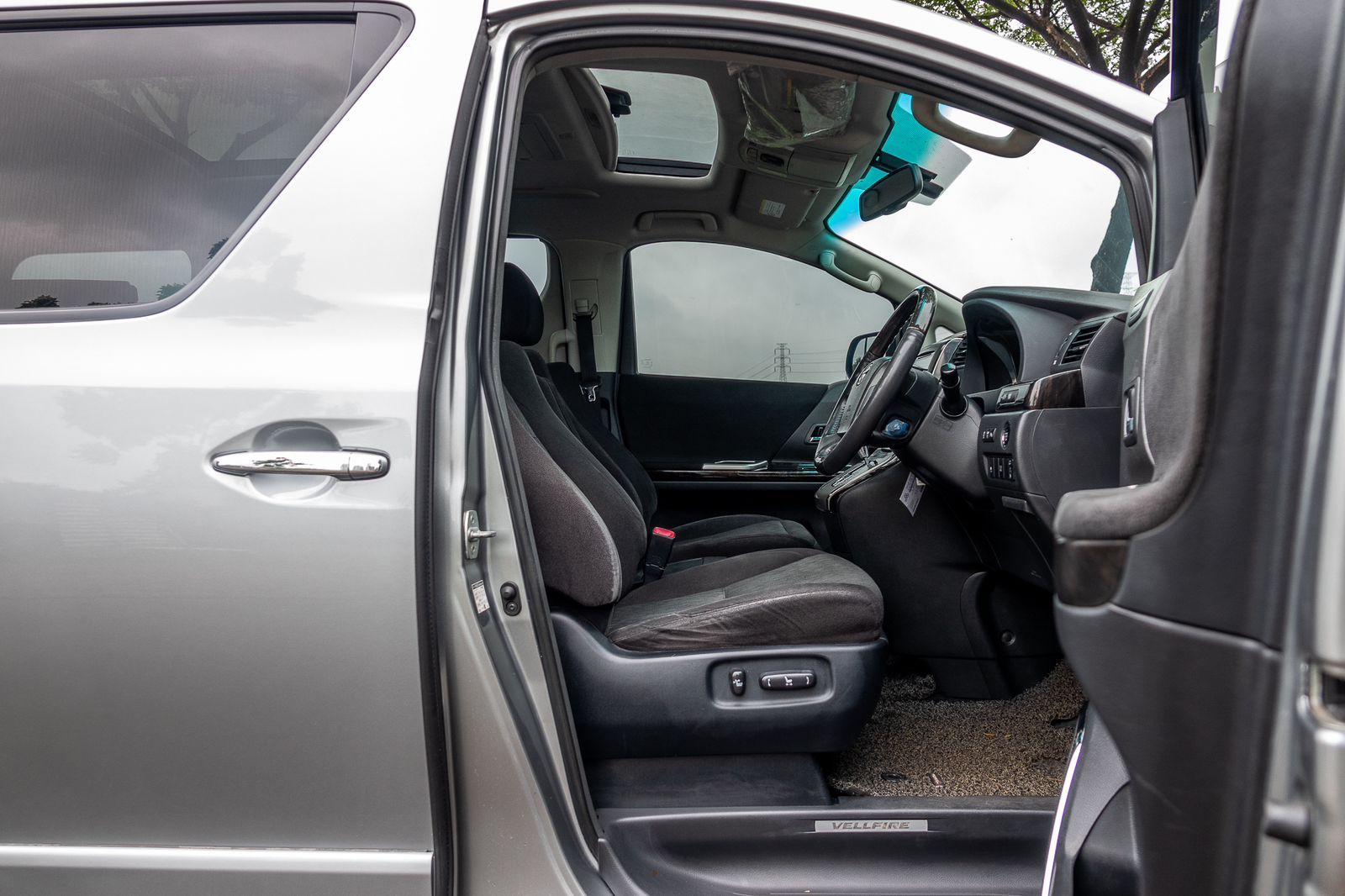 2013 Toyota Vellfire  2.4 ZG AT AUDIOLESS 2013 Toyota Vellfire  2.4 ZG AT AUDIOLESS