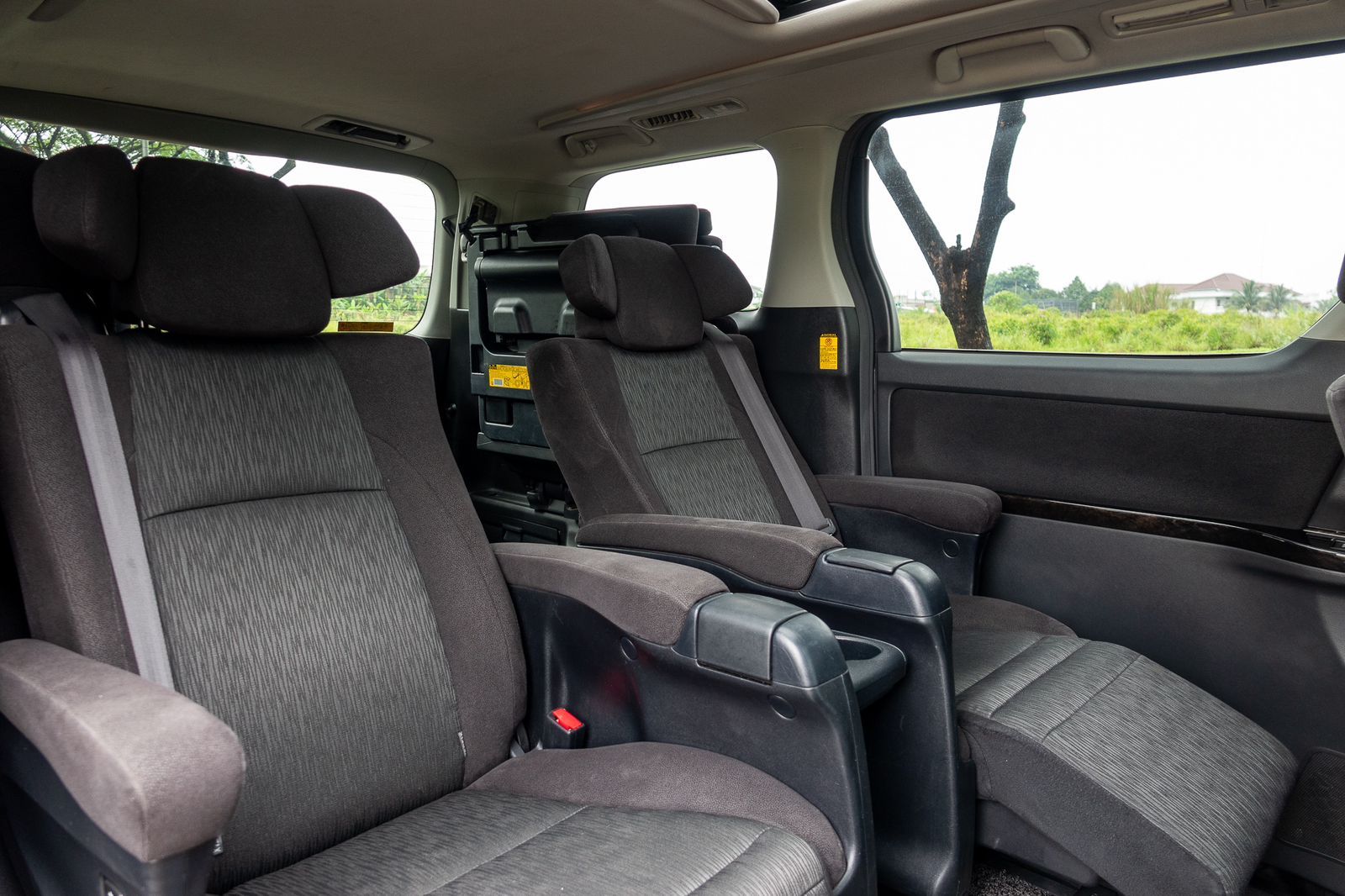 2013 Toyota Vellfire  2.4 ZG AT AUDIOLESS 2013 Toyota Vellfire  2.4 ZG AT AUDIOLESS