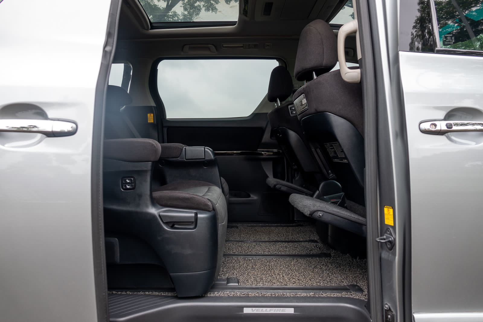 2013 Toyota Vellfire  2.4 ZG AT AUDIOLESS 2013 Toyota Vellfire  2.4 ZG AT AUDIOLESS